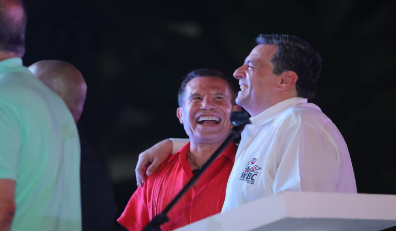Julio César Chávez esta de invitado en la Convención a Anual de Box. Foto: @WBCBoxing