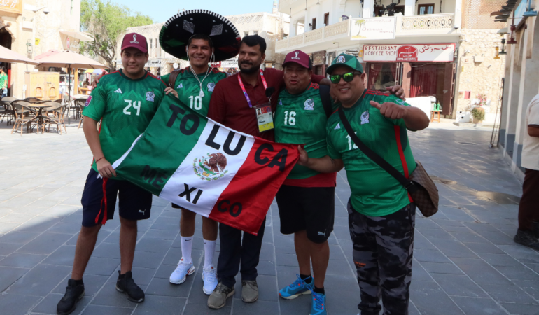 La afición mexicana ya pone color en Doha