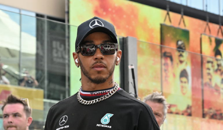 Risa le causó al británico lo hecho por Checo y Verstappen. Fot: AFP