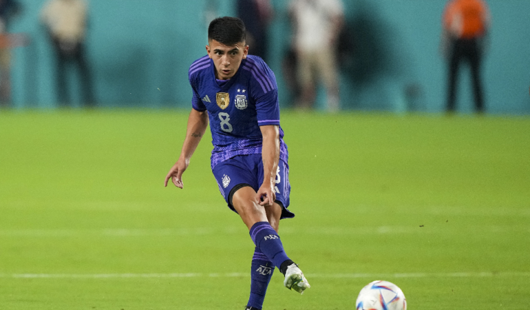 Thiago Almada llegó a tieras mundialistas. Foto: AFP