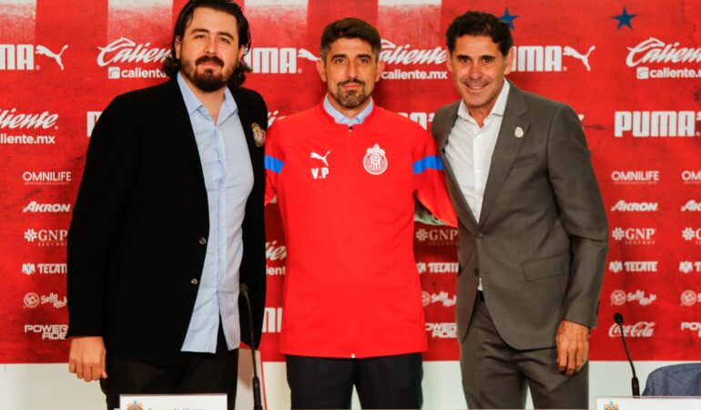 Veljko Paunovic fue presentado de manera oficial. | Foto: Francisco Rodríguez