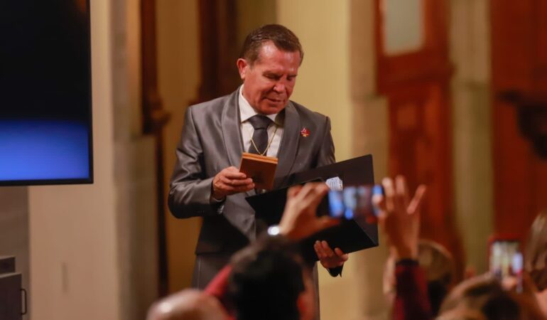 Julio Cesar Chávez tras ganar el Premio Nacional de Deportes