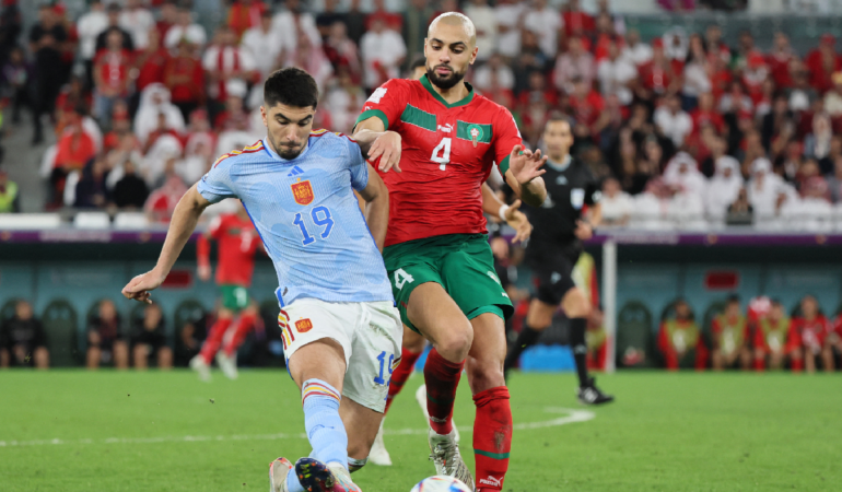 Amrabat celebró a lo grande el pase de Marruecos a los cuartos de final de Qatar 2022 | Foto: AFP