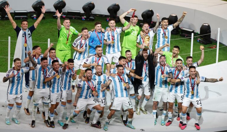 Argentina tras la conquista de la Copa del Mundo. Foto: EFE
