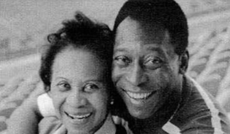 La madre de Pelé tiene más de cien años: Le dio vida al astro y ahora lo vio morir. | Foto: Cortesía @pele