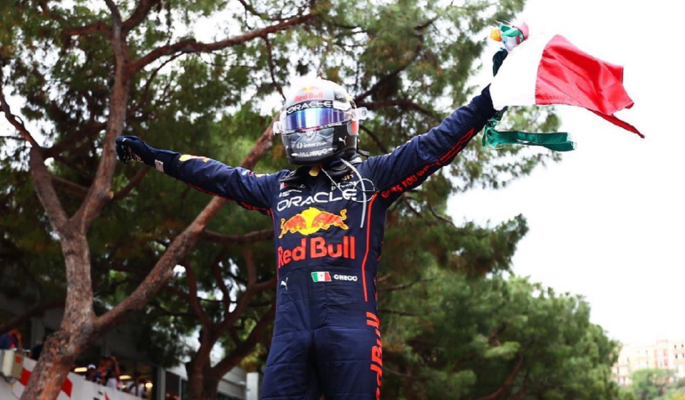 Checo Pérez les deseo una feliz navidad. Foto: @SchecoPerez