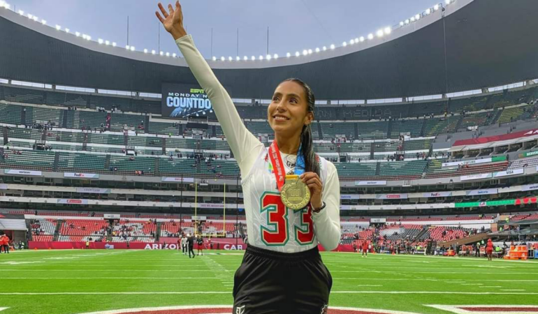 La mexicana será coordinadora ofensiva a lado de Peyton Manning como entrenador en jefe y Ray Lewis como coordinador defensivo | Foto: Especial
