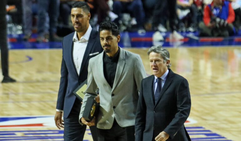 Leyendas mexicanas de NBA se dieron cita para ver el juego en CDMX. FOTO: Oswaldo Figueroa | ESTO