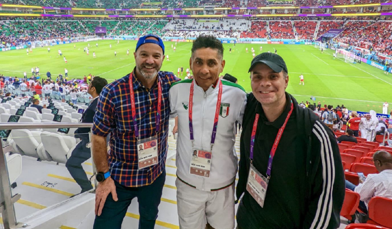 Los narradores de Azteca se dieron una pequeña pausa en la Copa del Mundo / Foto: @garciaposti