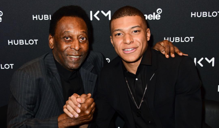 Mbappe mando un emotivo mensaje al rey Pele, por su delicado estado de salud | AFP
