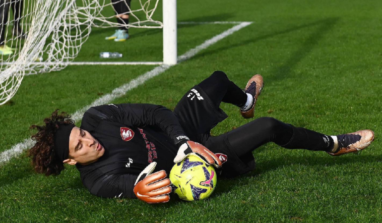 Memo Ochoa ya firmó con su nuevo equipo. Foto: @OfficialUSS1919