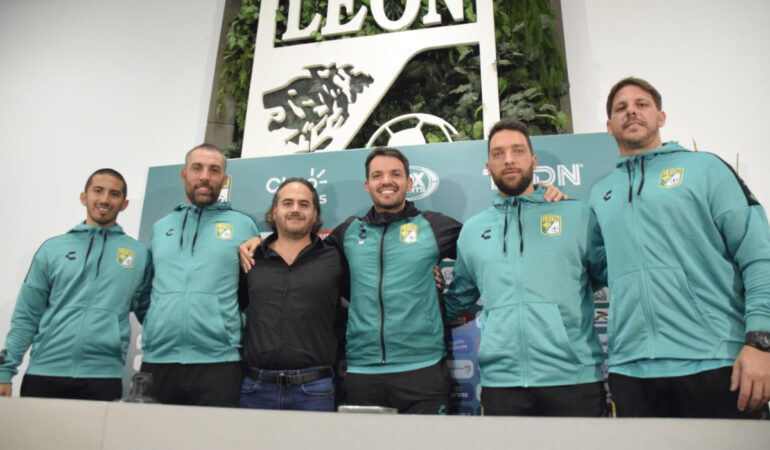 Nicolás Larcamón fue presentado con el León. FOTO: Francisco Carmona | El Sol de León
