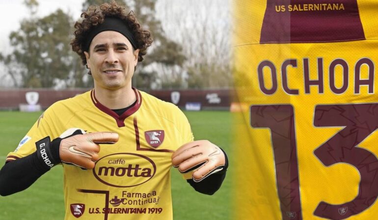Guillermo Ochoa presumió el número que usará con el Salernitana. | Foto: Cortesía y captura