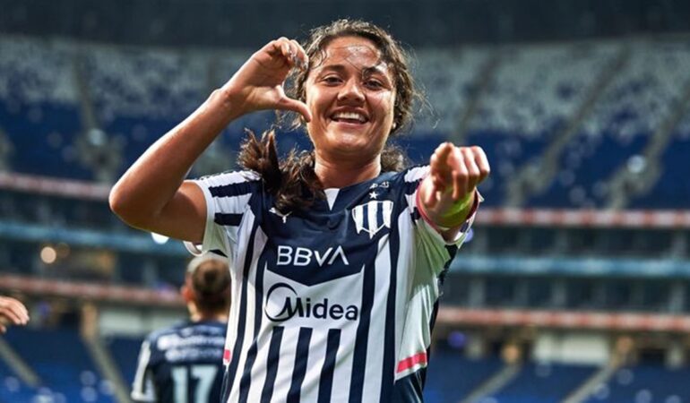 Rebeca Bernal con las Rayadas de Monterrey. Foto; Mexsport