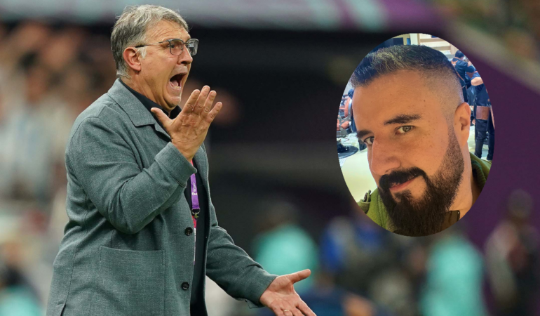 Tata Martino fue felicitado por Álvaro Morales comunicador de ESPN / Foto: Erik Estrella