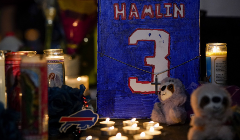 El safety de los Bills ha respondido al tratamiento recibido en el hospital | Foto: AFP