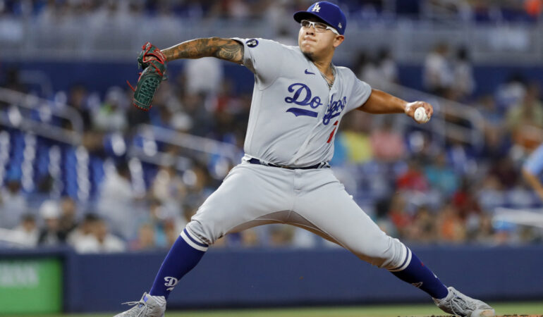 Julio Urías es el pelotero mexicano más destacado. FOTO: Reuters