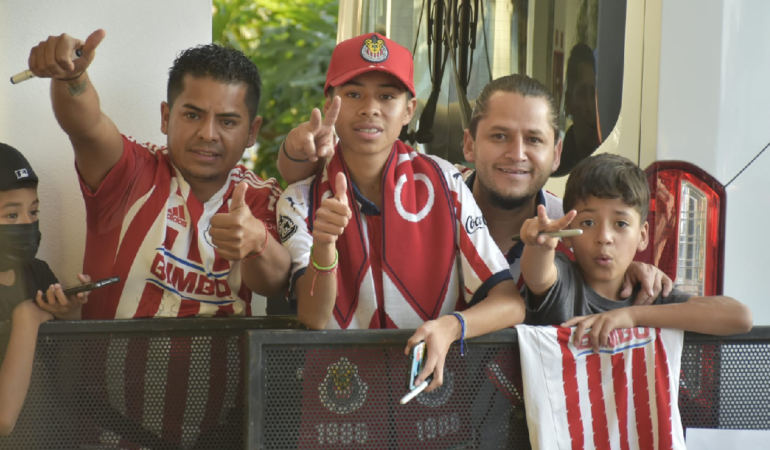 La afición confía en la victoria de Chivas mañana | Foto: Cristian Robledo
