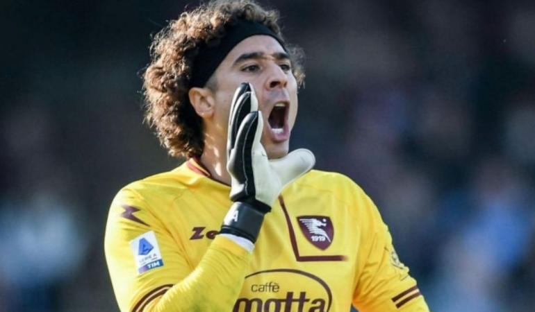Guillermo Ochoa se presentó con grandes atajadas en la Serie A. Foto: @yosoy8a