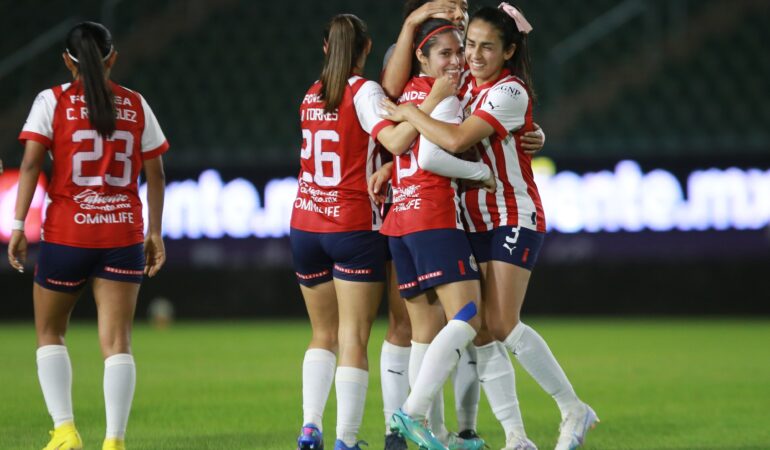 ¡Sin piedad! Chivas goleó 6-0 a Mazatlán Femenil en el Kraken. | Foto: MEXSPORT