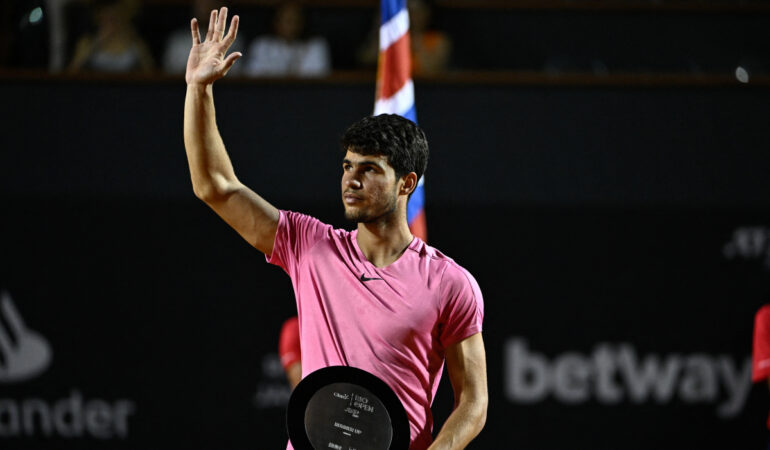 Carlos Alcaraz sí jugará en el Abierto de Acapulco. FOTO: AFP