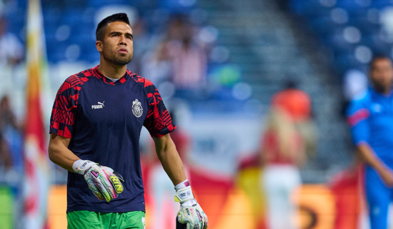El arquero de Chivas ha tenido errores garrafales. Foto_:Mexsport