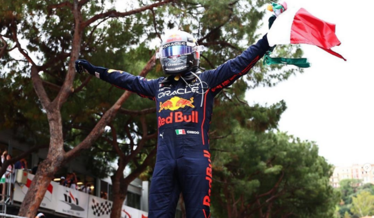 La leyenda de Checo Pérez puede crecer este 2023. FOTO: CORTESÍA @schecoperez