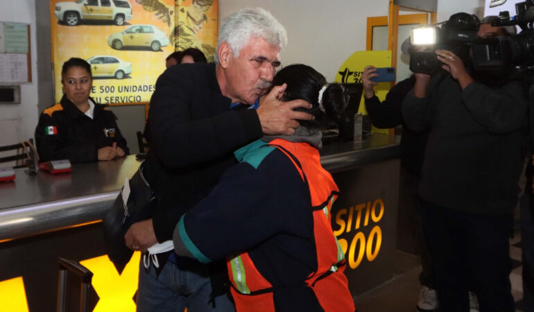 Tuca Ferretti agradeció las muestras de cariño de los aficionados. FOTO: Erik Estrella | ESTO