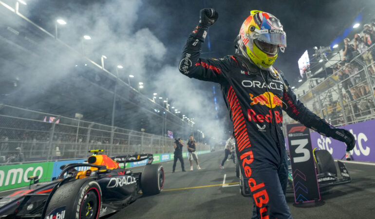 Checo Pérez, el mejor piloto de la F1 el fin de semana. FOTO: AFP