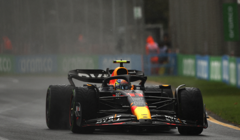 Checo Pérez listo para la carrera. Foto: AFP