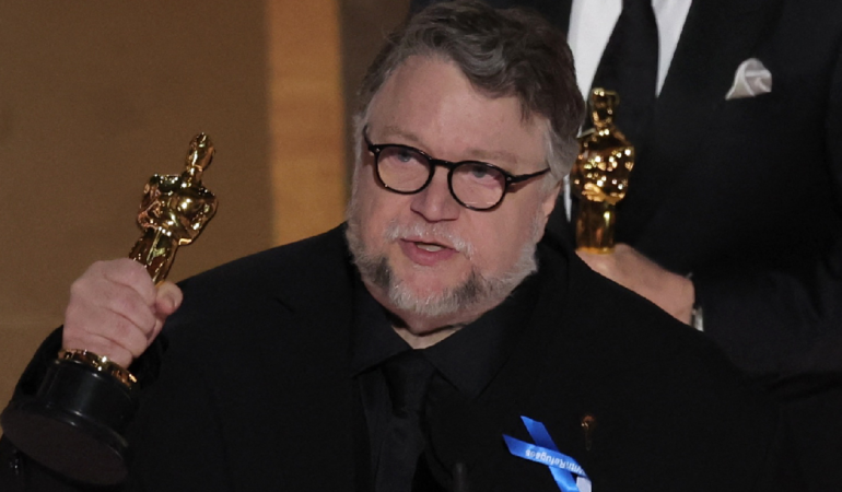 Guillermo del Toro triunfó en la ceremonia de los Oscars / Foto: Reuters