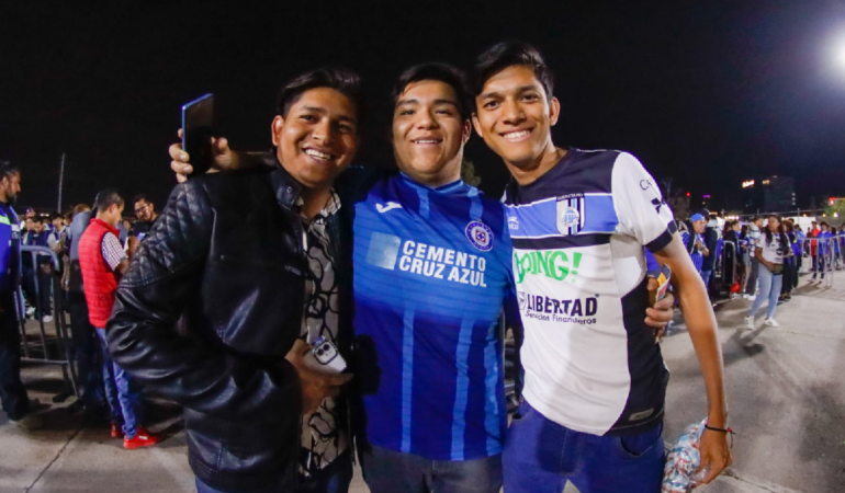 La afición quiere a un atacante que les ayude en el gol. Foto: Luis Garduño