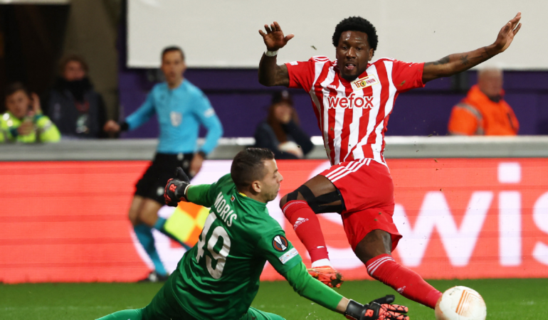 Sheraldo Becker es el ídolo de Surinam / Foto: Reuters