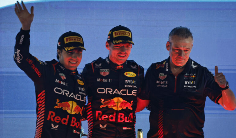 Verstappen tuvo un problema y no llegó a Arabia con Checo Pérez. FOTO: Reuters