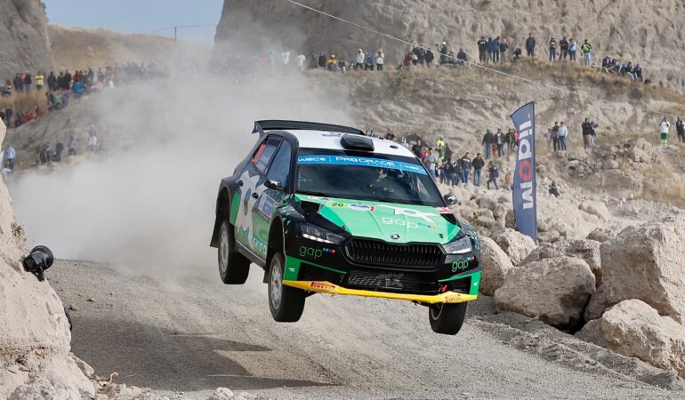Categórico triunfo de Gus Greensmith en el WRC2 del Rally México