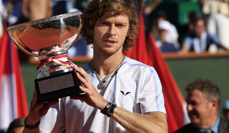 Rublev se corona en Montecarlo y manda mensaje sobre la guerra: “gracias por el apoyo”. | Foto: AFP