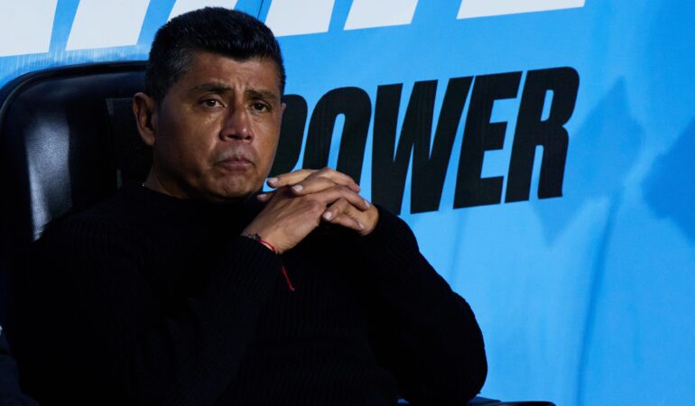 ¡Ya no lo quieren! 'Chima' Ruiz fue abucheado en el Volcán. | Foto: MEXSPORT
