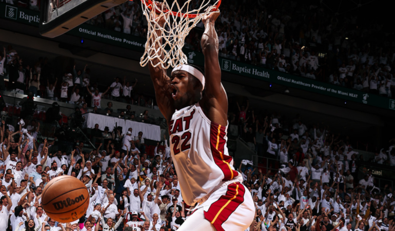 Jimmy impuso marca al anotar 56 puntos en los Playoffs / Foto: TW Miami Heat