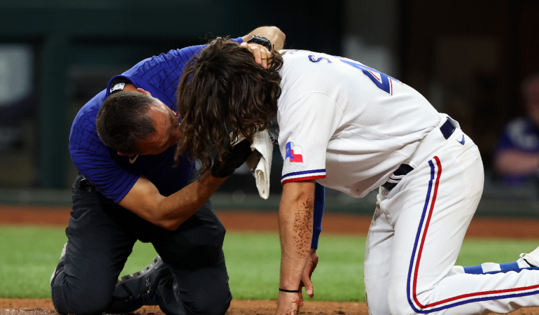Josh Smith recibió un golpe en la cara. Foto: AFP