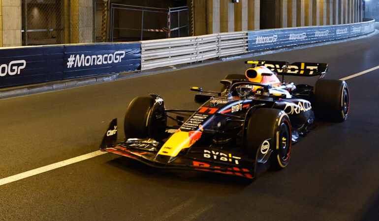 Checo Pérez en Mónaco. | Foto: REUTERS