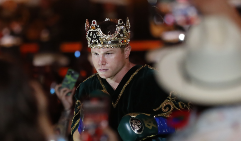 Canelo Álvarez explotó contra reportero por insistir con Bivol: