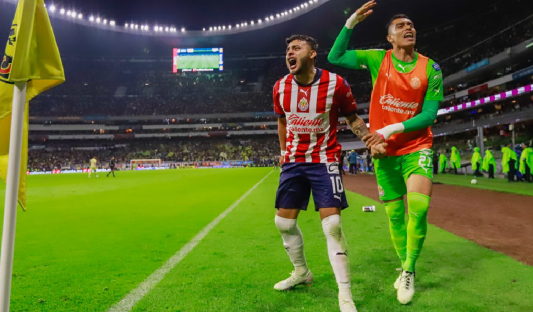 Alexis Vega celebró con mucha emoción / Foto: Luis Garduño