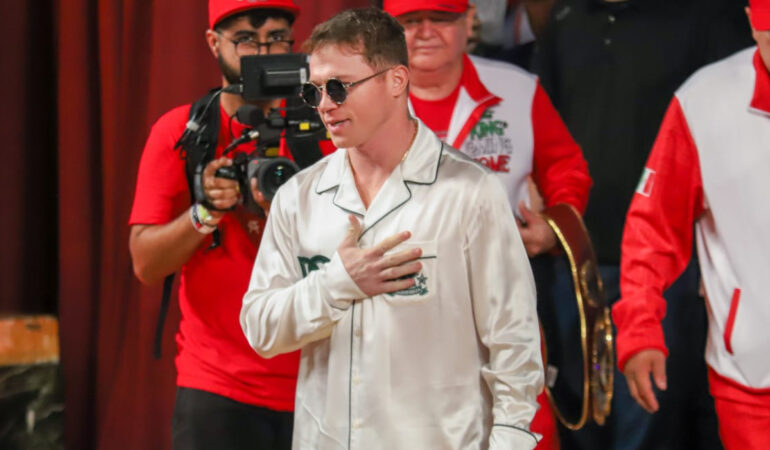 Canelo Álvarez peleará ante John Ryder en el estadio Akron. FOTO: David Tamayo | El Occidental