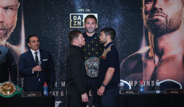 Canelo Alvarez y Jhon Ryder se encararon. Foto: Francisco Rodríguez