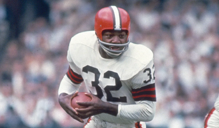 Jim Brown es considerado uno de los mejores jugadores en la historia de la NFL _ Foto_ @NFL