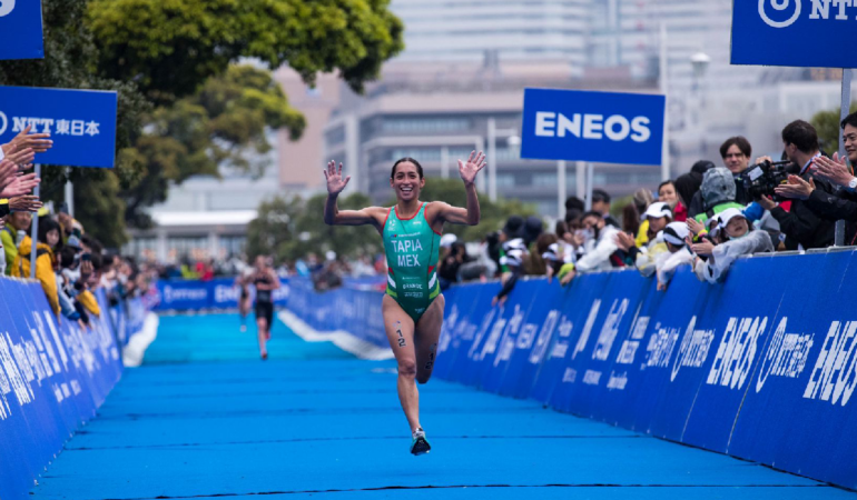 La mexicana Tapi ganó la plata en el Campeonato Mundial de Triatlón. FOTO: @worldtriathlon