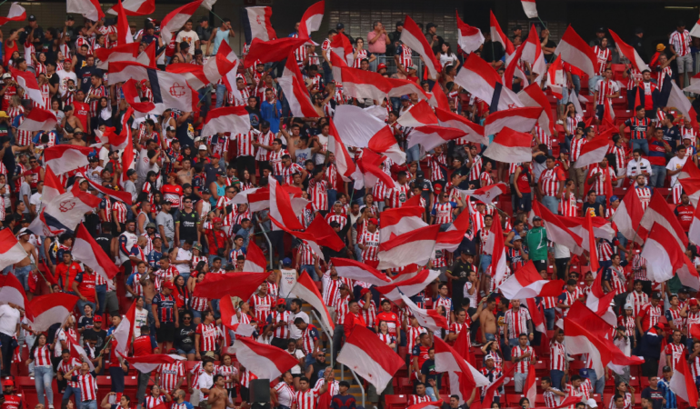 Los aficionados de Chivas apelaron a la cábala para el triunfo / Foto: Mexsport
