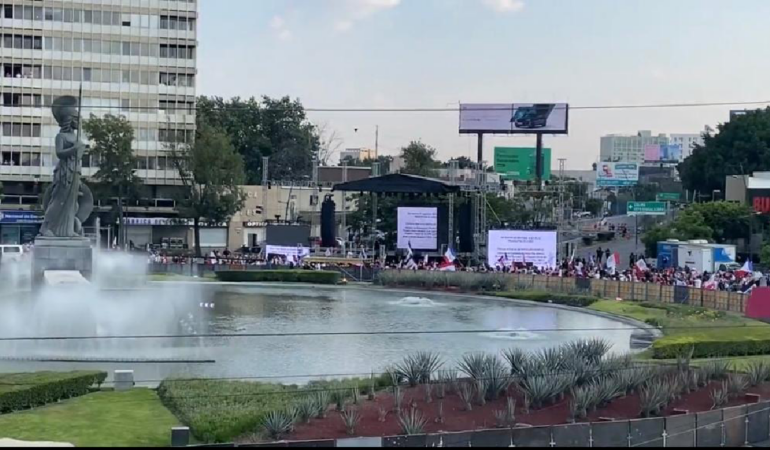 Los aficionados tuvieron que buscar otra opción para ver el duelo. Foto: Cortesía