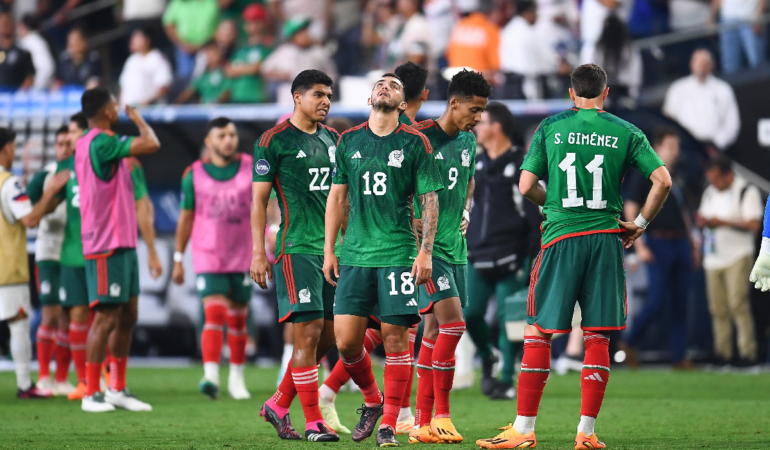 Cabizbajos salieron los jugadores del Tricolor. Foto: Mexsport
