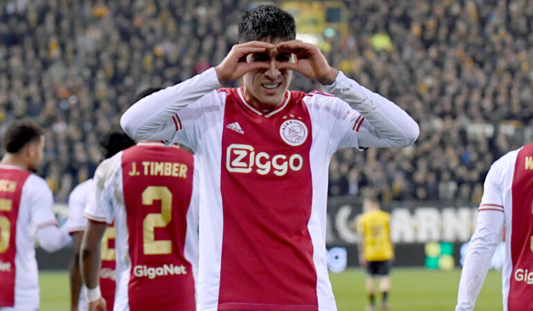 Edson Álvarez ve su tiempo en Ajax terminado. FOTO: @EdsonAlvarez19
